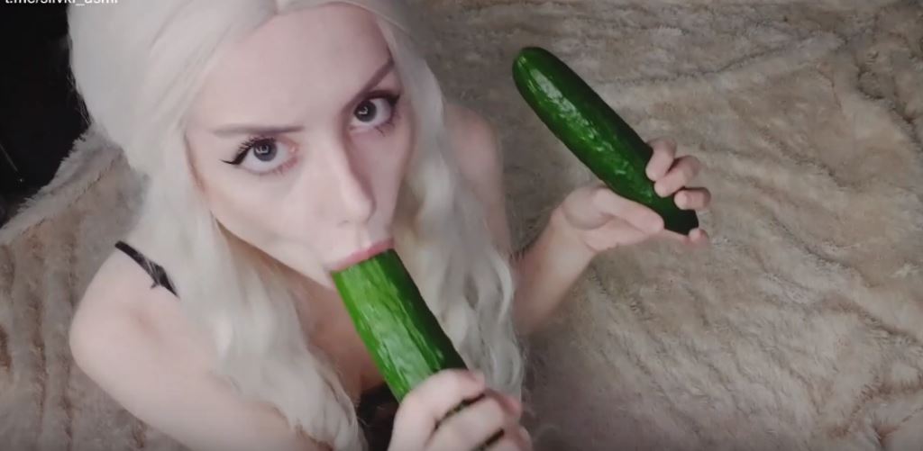 Фото ASMR Trisha Fisher сливы