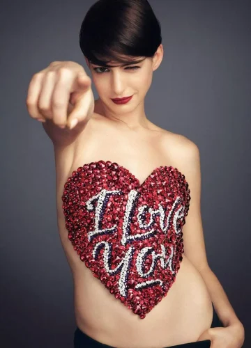 Голая Энн Хэтэуэй и сексуальные сцены