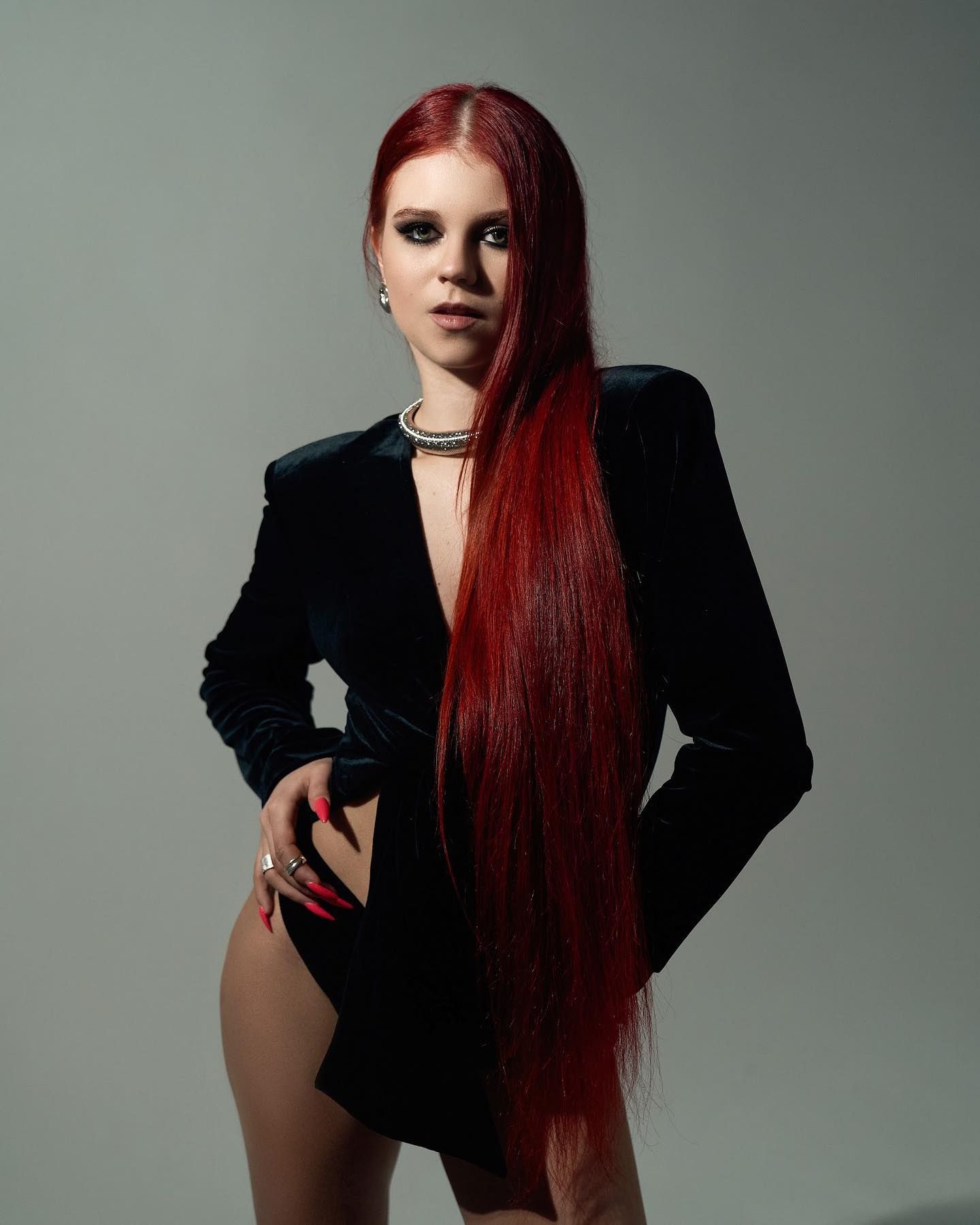 Голая Александра Трусова